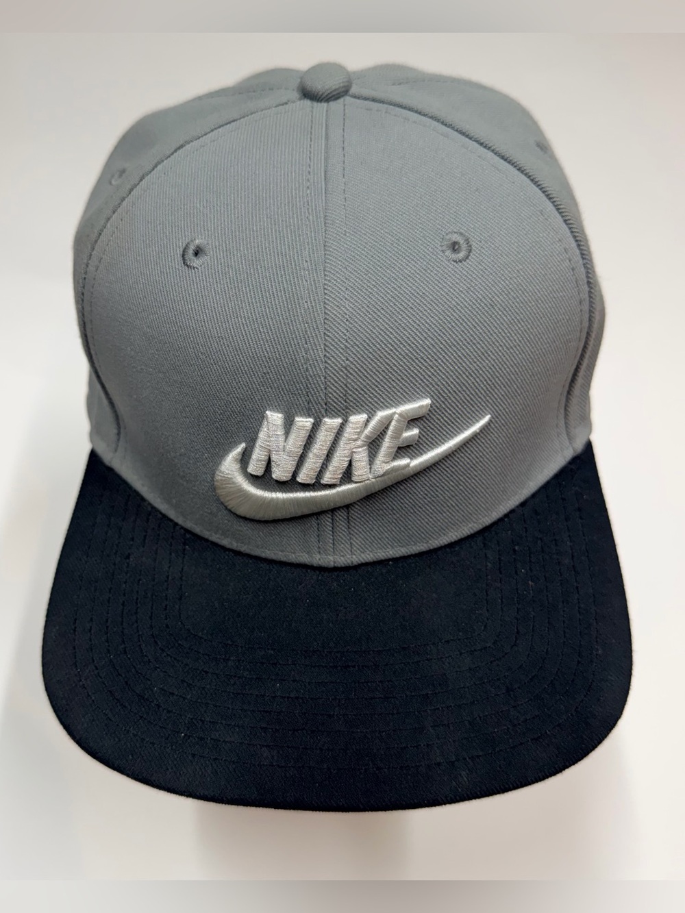 Nike Gray Crown Black Bill Embroidered Logo Snapback